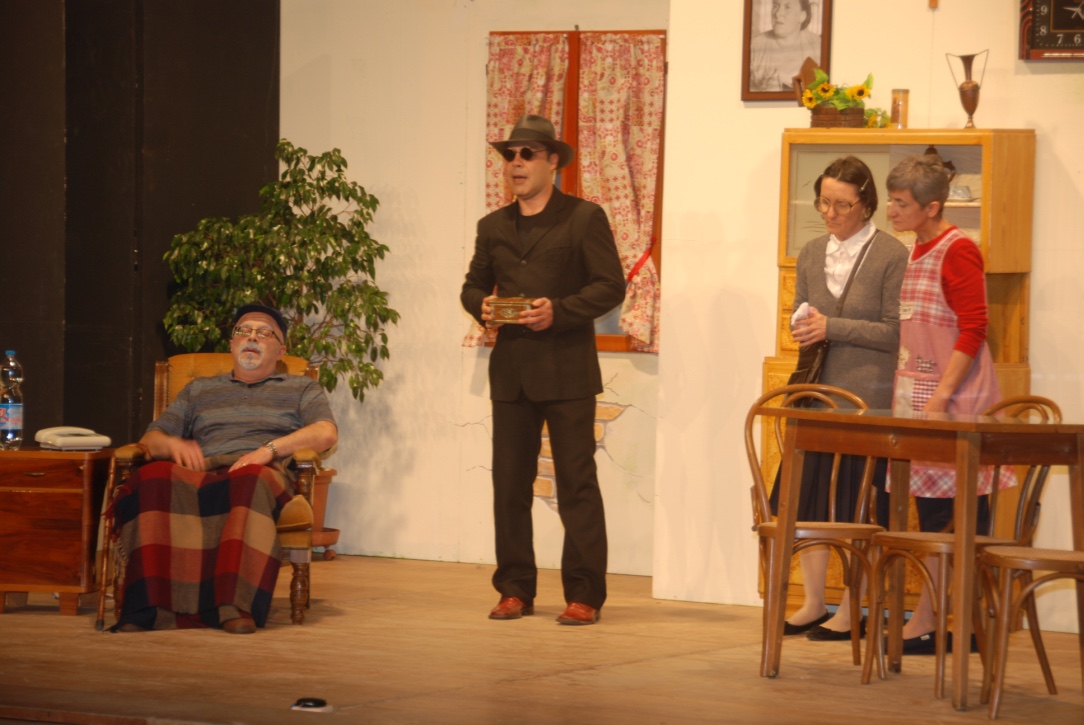 Vecjo-sì,-ma-no-stupit-compagnia-teatrale-la-pipinate