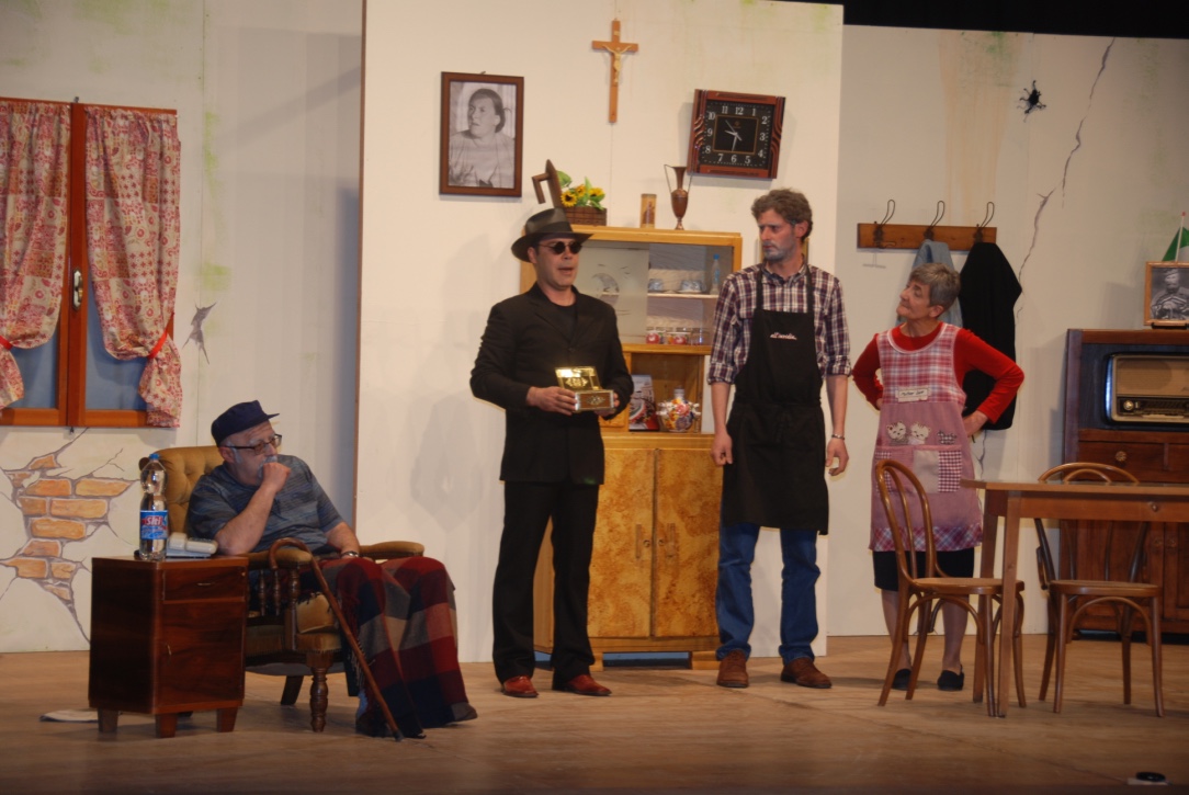 Vecjo-sì,-ma-no-stupit-compagnia-teatrale-la-pipinate
