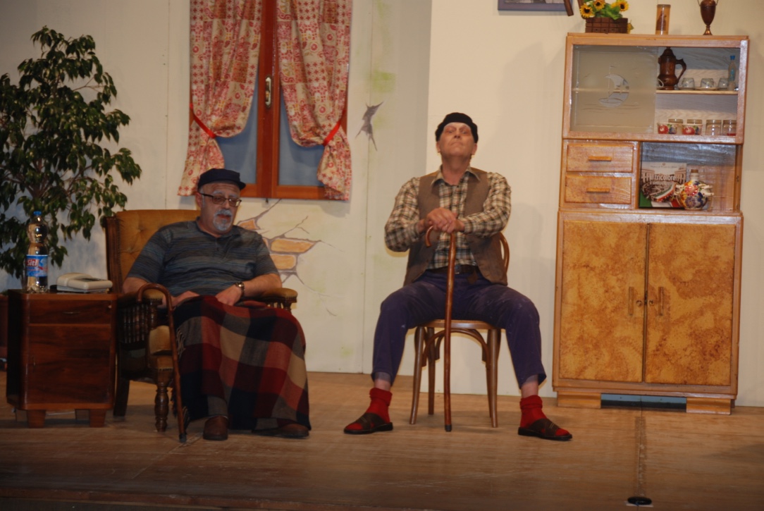 Vecjo-sì,-ma-no-stupit-compagnia-teatrale-la-pipinate