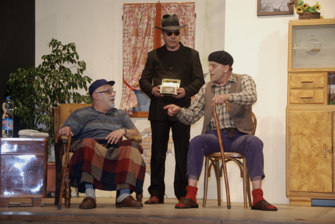 Vecjo-sì,-ma-no-stupit-compagnia-teatrale-la-pipinate