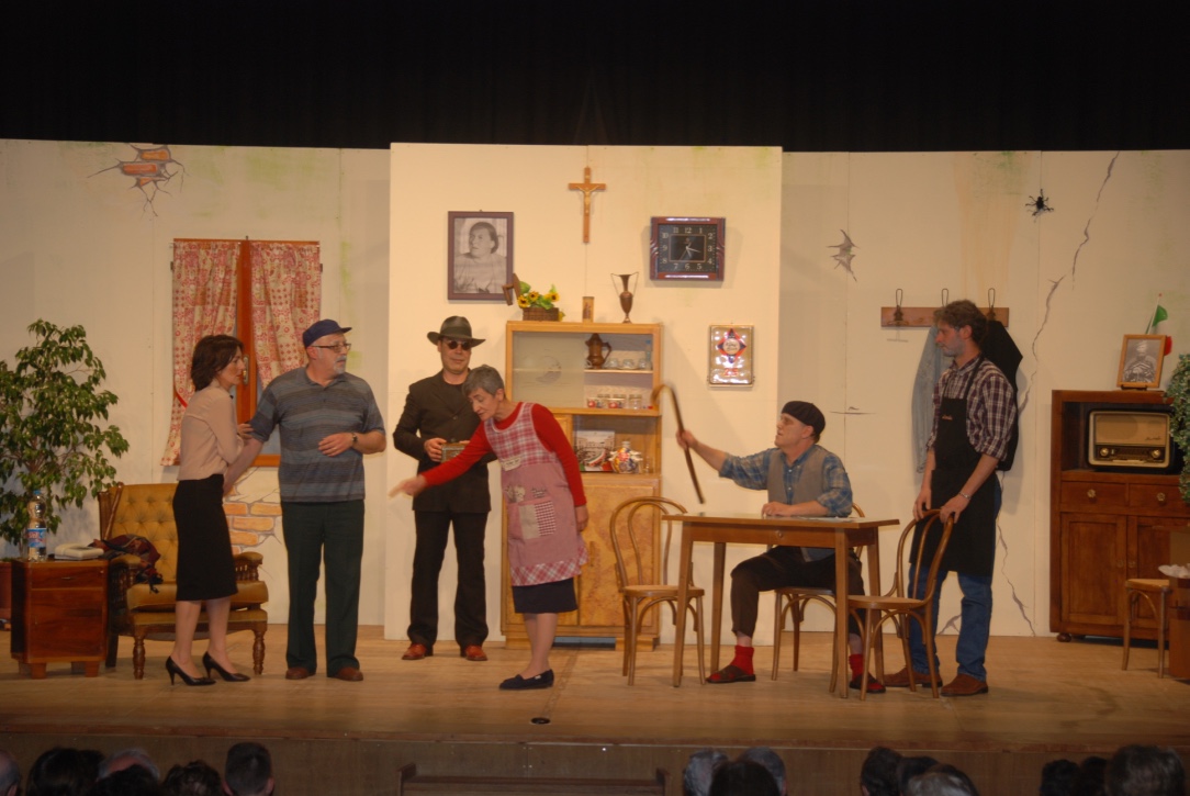 Vecjo-sì,-ma-no-stupit-compagnia-teatrale-la-pipinate
