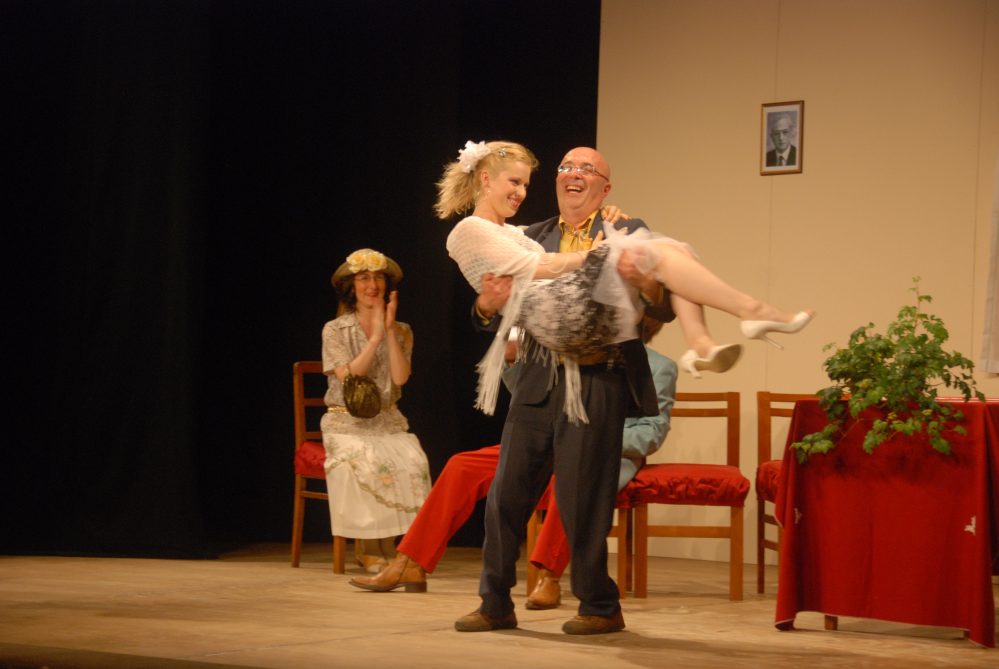 Al-è-simpri-timp-par-maridâsi-compagnia-teatrale-la-pipinate