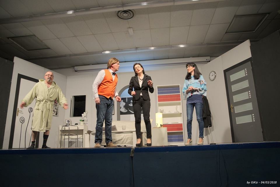 Une-famee-in-afit-compagnia-teatrale-la-pipinate